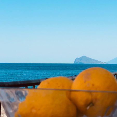 ليباري Appartamenti Rivamare المظهر الخارجي الصورة